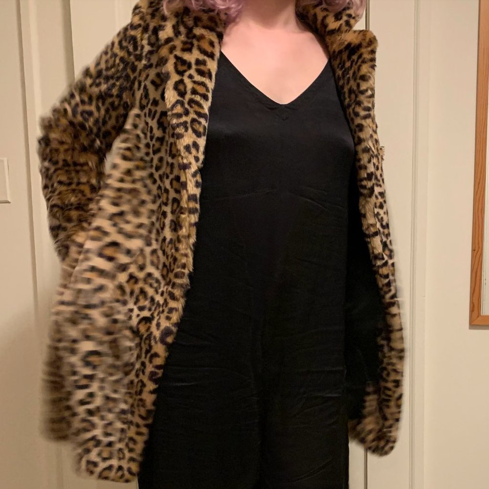 Forever 21 Leopard Print Faux fur Coat - Small